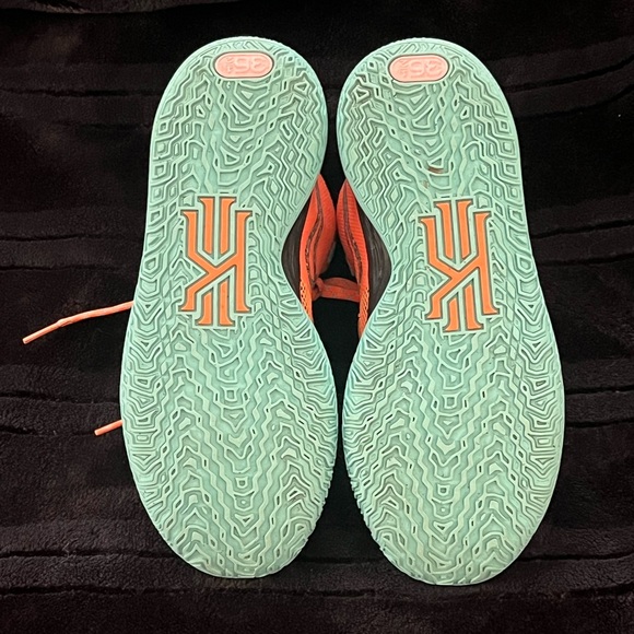 NIKE - Kyrie 7 - Picture 7 of 12